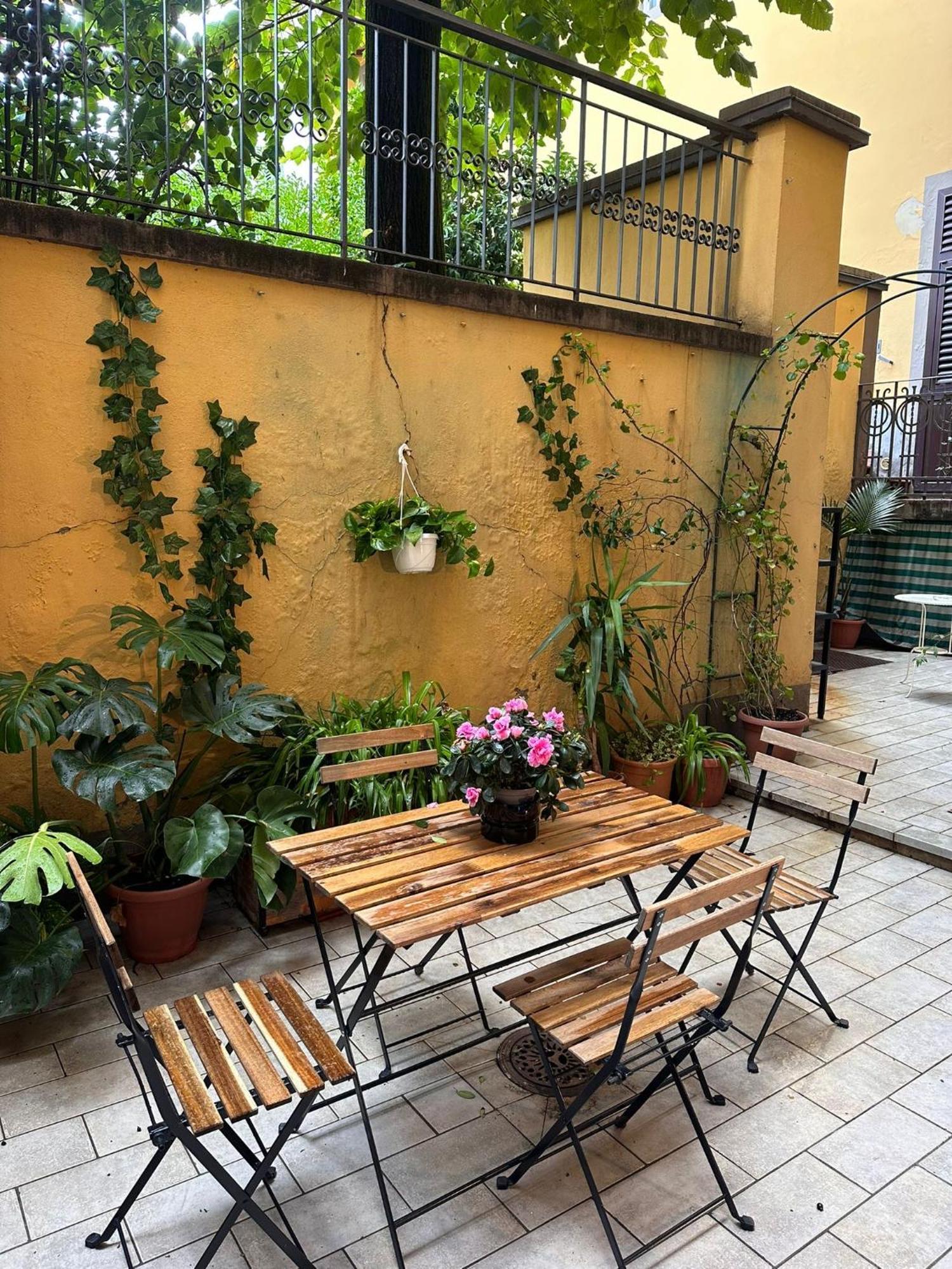 One-Bedroom Apartment With Patio Florence Buitenkant foto